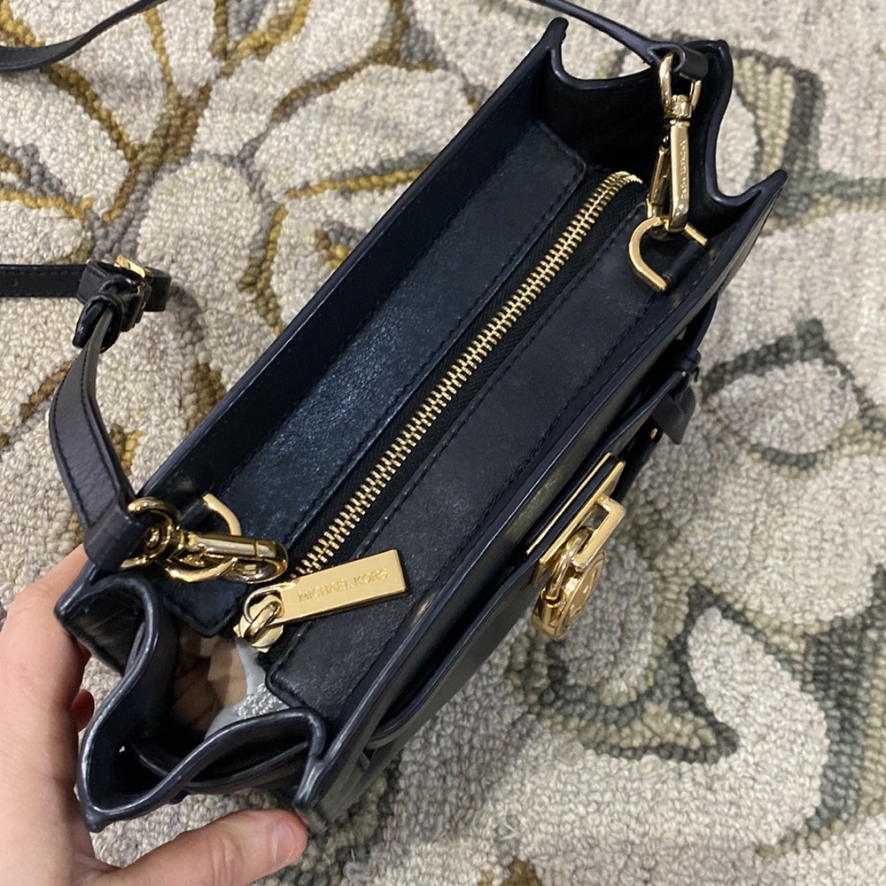 💕 Michael Kors black genuine leather shoulder bag 💕 - Picture 8 of 13